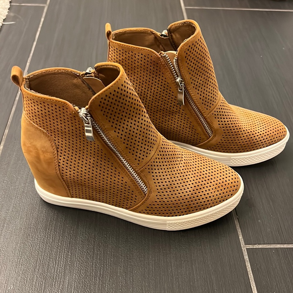 Never worn suede booties